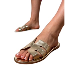 Flip -Flip -Flops decorat cu decupaje de aur Flip -Flip -Flops decorat cu decupaje de aur