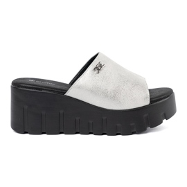 Goodin Flip -flops argintiu pe o platformă neagră