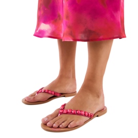 Flip -flops roz decorat cu pietricele Flip -flops roz decorat cu pietricele