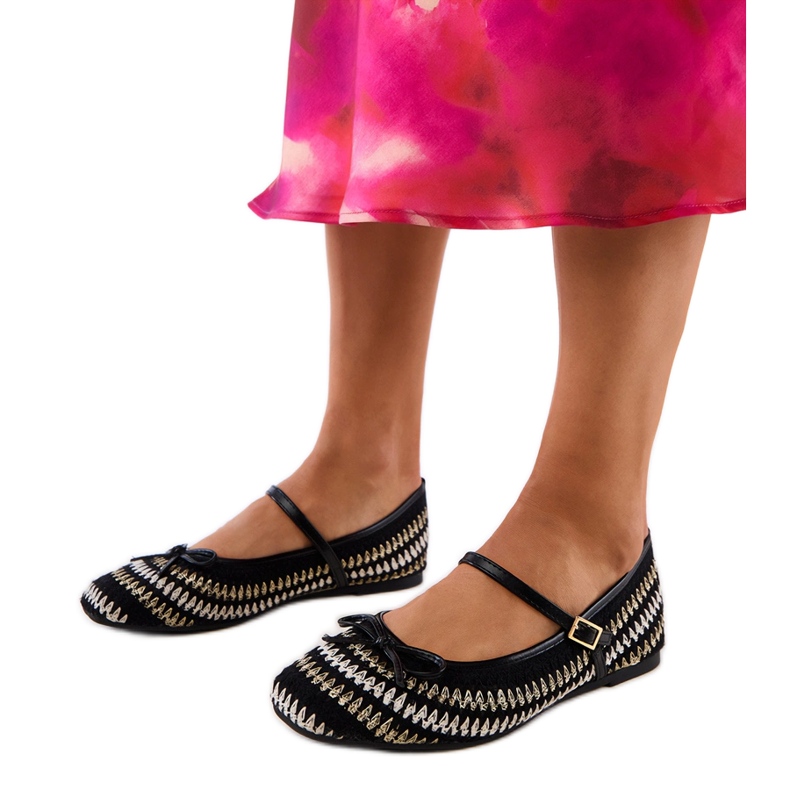 Balerine cu material negru cu o cataramă și un arc