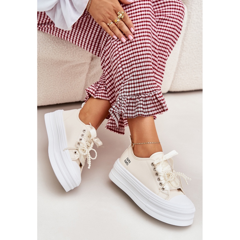 Adidași pentru femei pe platformă cu bej decorativ de dacing