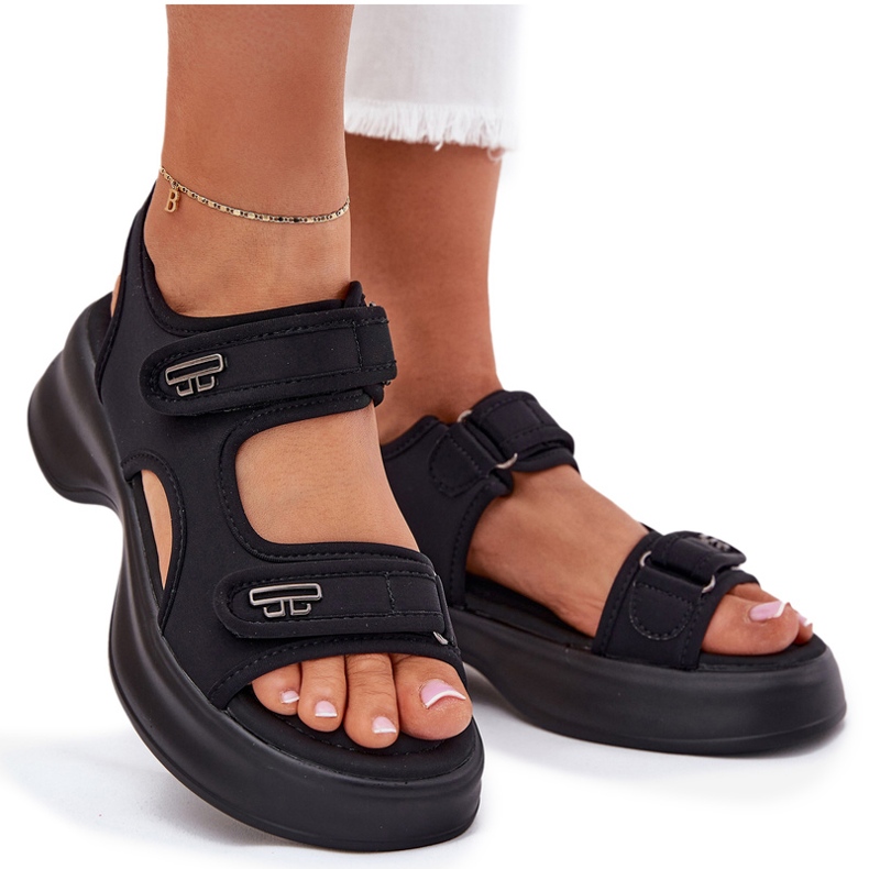 EVento Sandale pentru femei cu detalii aurii negre negru EVento Sandale pentru femei cu detalii aurii negre negru