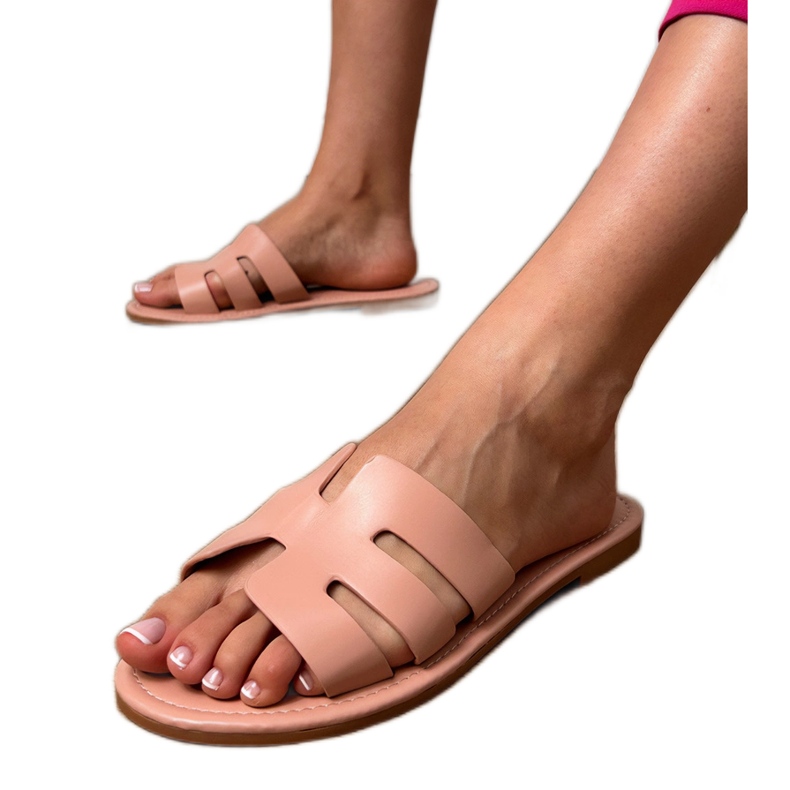 Flip roz -flop decorat cu decupaje Flip roz -flop decorat cu decupaje