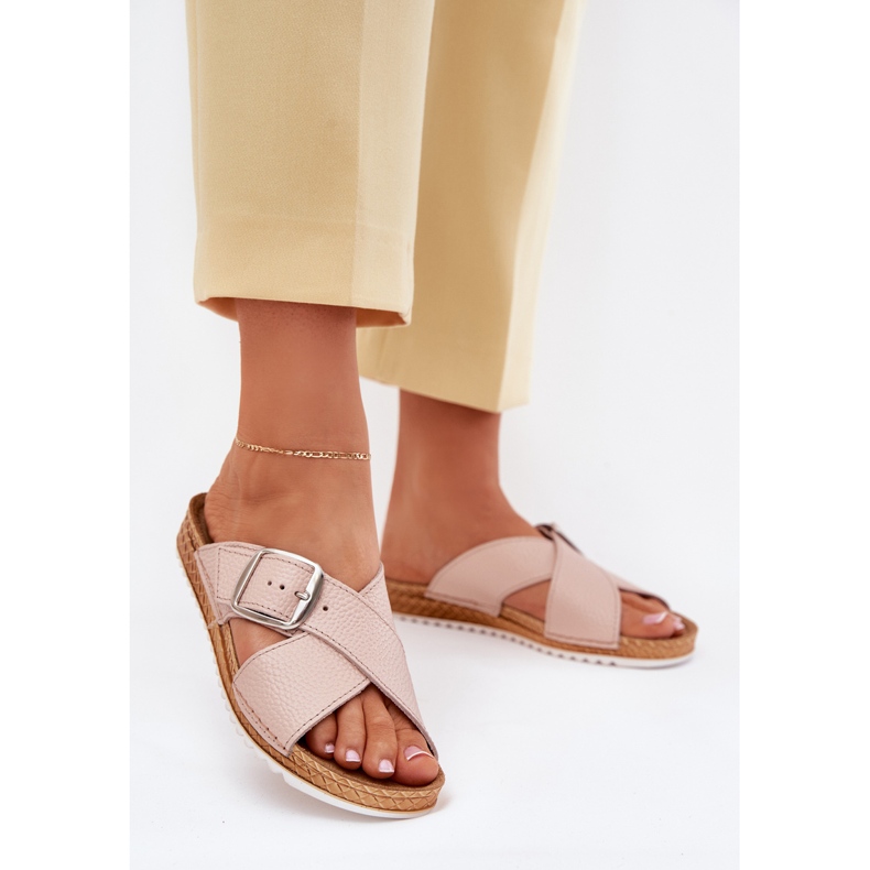 Papuci din piele pentru femei cu inblu Vo0004gu catarama roz