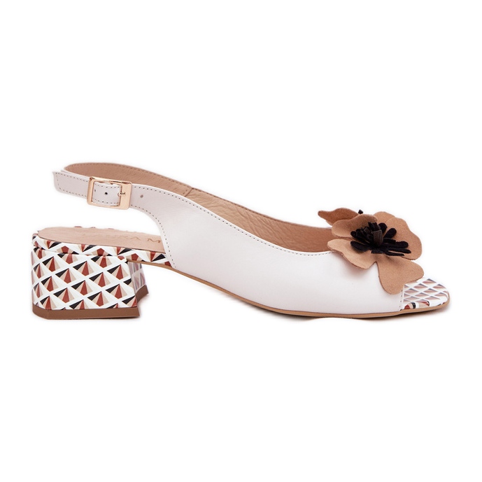Sandale din piele pentru femei pe un bloc cu o floare decorativă Laura Messi 2973 Alb