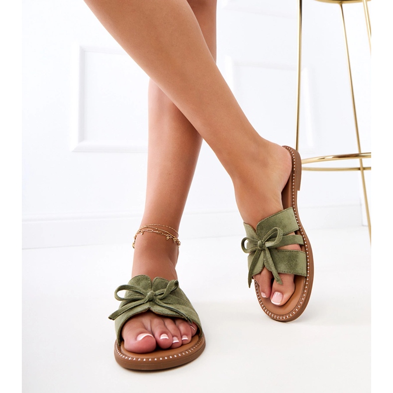 Flip -flops cu un arc și decor la margini verde Flip -flops cu un arc și decor la margini verde