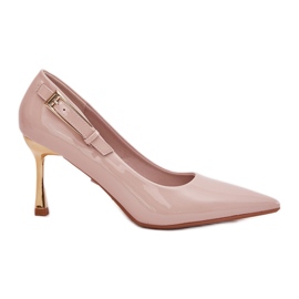 Tocuri pictate cu o clemă bej aurită Tocuri pictate cu o clemă bej aurită