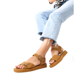 Sandale maro cu o cataramă pe centura Mirkas