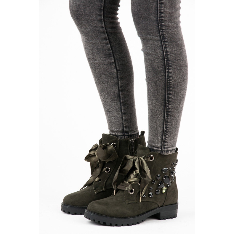 Vices Muncitori legați cu o panglică verde