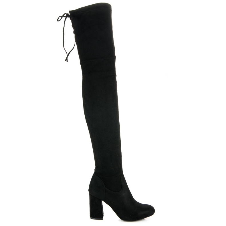 Cizme negre la coapsă pe un post negru