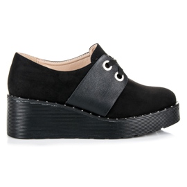 Seastar Brogues legate pe platformă negru