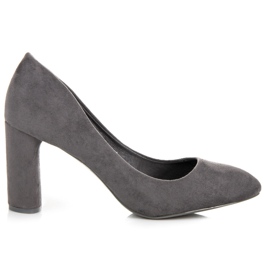 Bestelle Pompele gri pe un stâlp