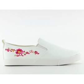 Pantofi cu broderie albă delicată g1204a Alb
