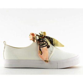 Tenisi dantelati cu o panglica alba