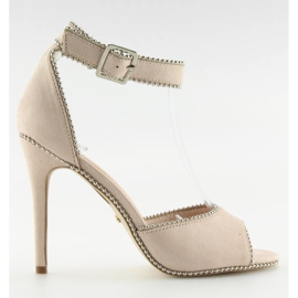Sandale elegante pe un stiletto bej bej Sandale elegante pe un stiletto bej bej