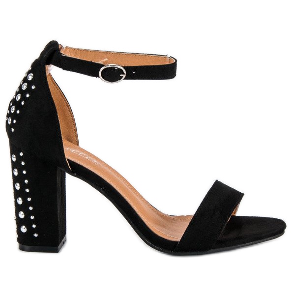 Bestelle Sandale elegante pe un post negru