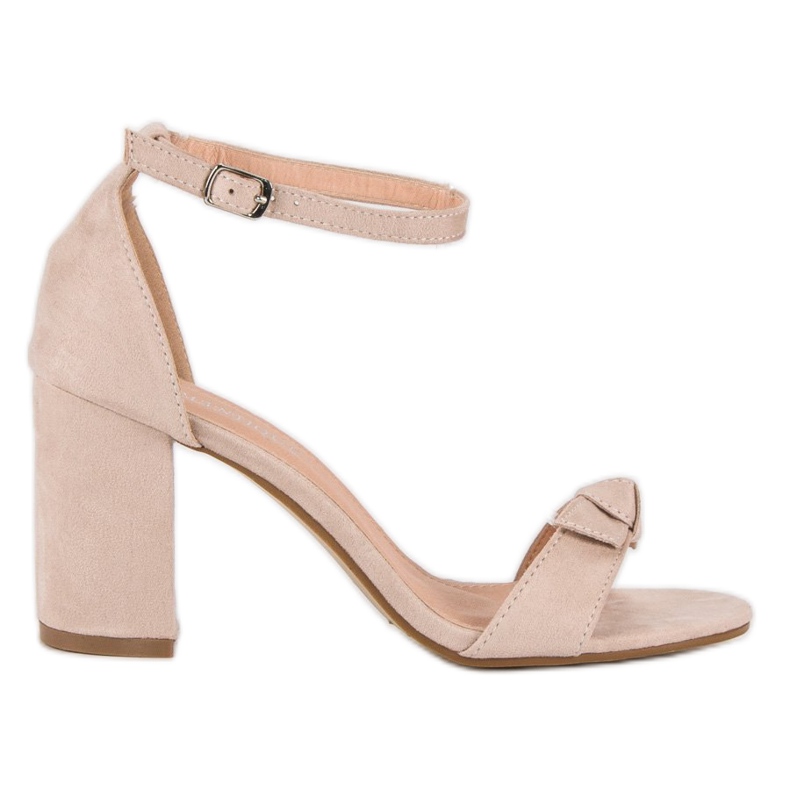 Diamantique Sandale elegante pe un post maro