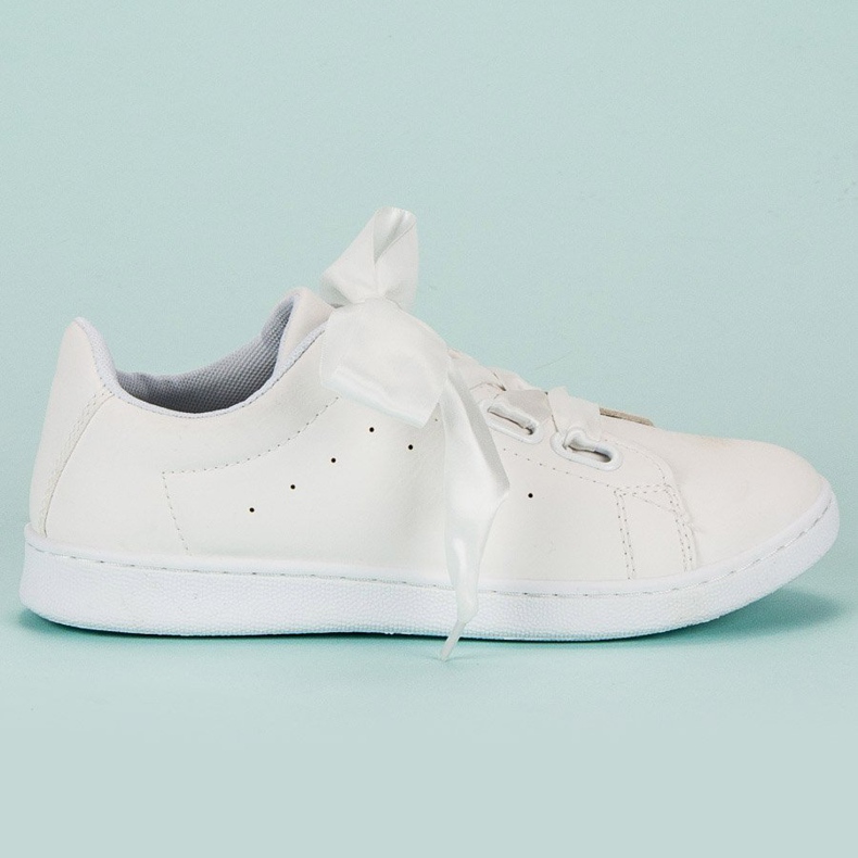 Tenisi din piele intoarsa cu panglica alb Tenisi din piele intoarsa cu panglica alb