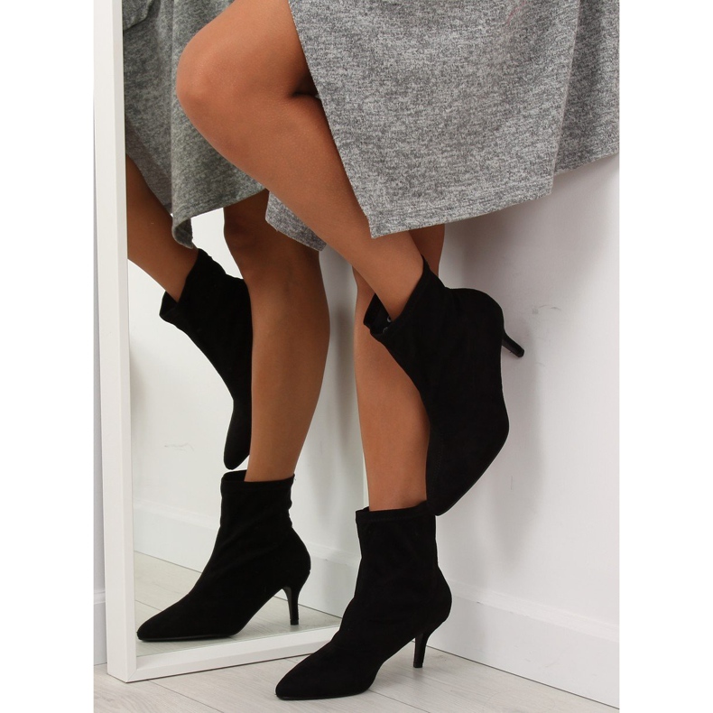 Black F183 Cizme negre pe un ac negru