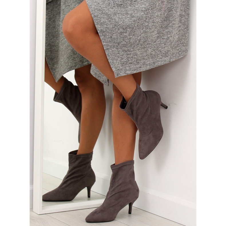 Gri F183 Cizme gri pe toc Gri F183 Cizme gri pe toc