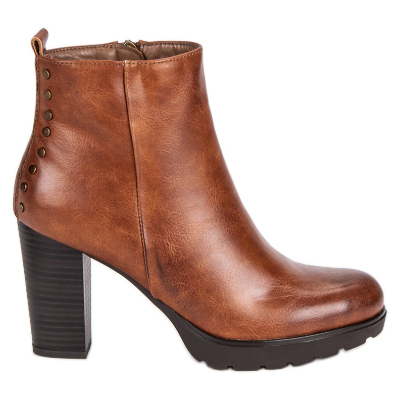 Filippo Cizme maro pe un post Filippo Cizme maro pe un post