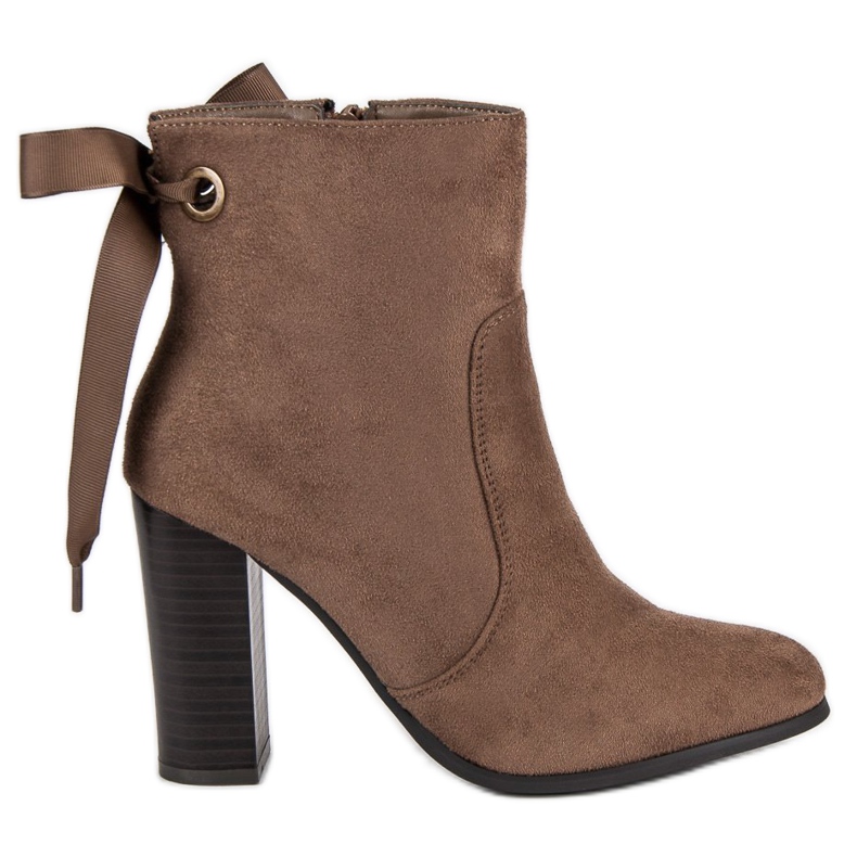 Super Mode Cizme elegante pe un post maro