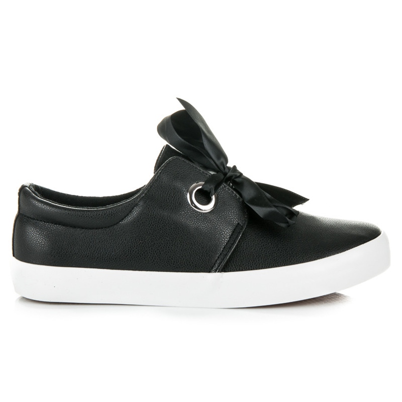 Seastar Adidași legați cu o panglică negru