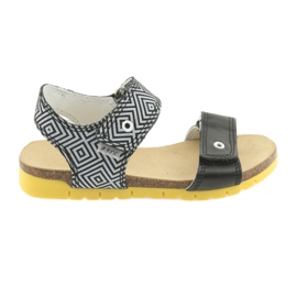 Bartek Sandale din piele pentru fete 56183 Negru cu model Bartek Sandale din piele pentru fete 56183 Negru cu model