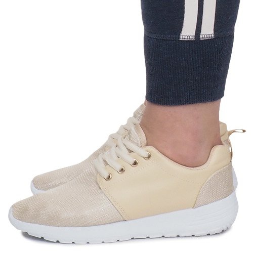 Adidași sport de aur