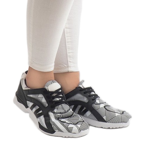 523 dresori albi negru