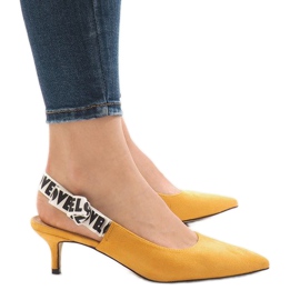 Pompele galbene pe un toc HD-33