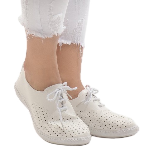 Adidași cu deschidere albă HR61116