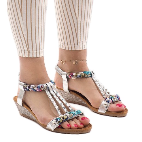 Sandale cu pene argintii cu știfturi B132-6 gri multicolor Sandale cu pene argintii cu știfturi B132-6 gri multicolor