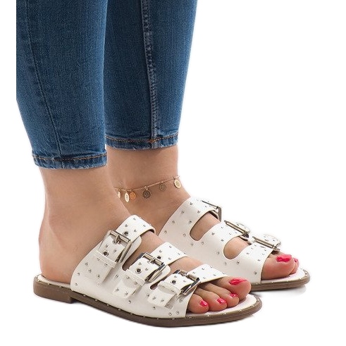 Papuci albi cu știfturi și cataramă F-3659