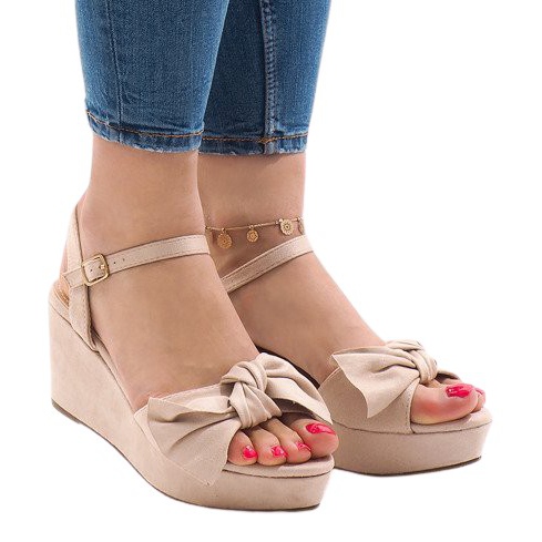 Sandale cu pene roz cu fundă F055 roșu Sandale cu pene roz cu fundă F055 roșu