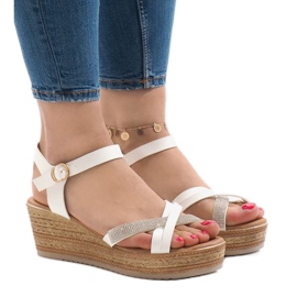 Sandale albe pe platforma WS8816 Sandale albe pe platforma WS8816
