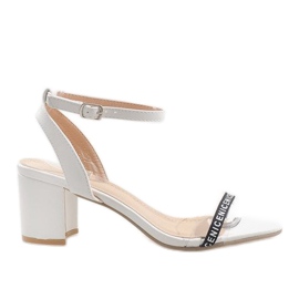 Sandale albe pe piele de piele de căprioară S-7347