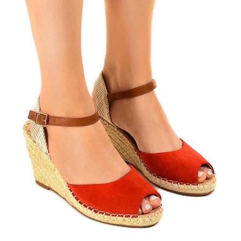 2895. Sandale cu toc roșu