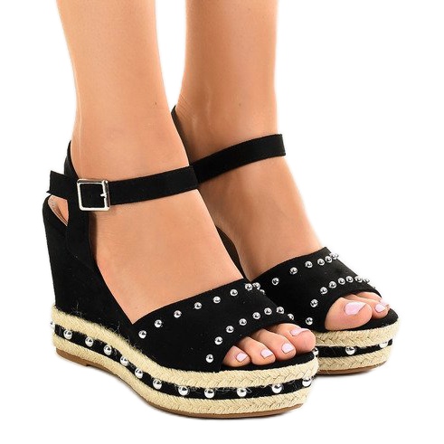 Sandale cu pene negre cu perle 77-32 negru Sandale cu pene negre cu perle 77-32 negru