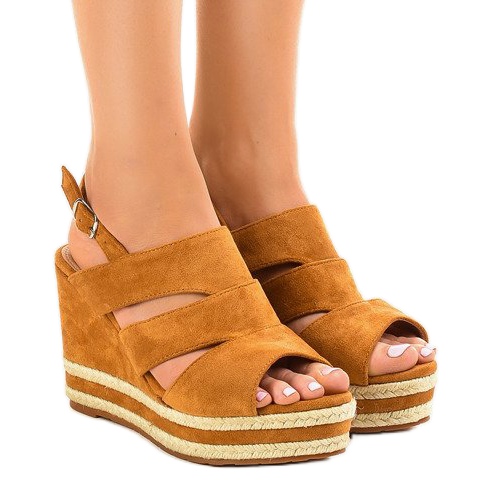 Espadrile maro pe o pană FG6