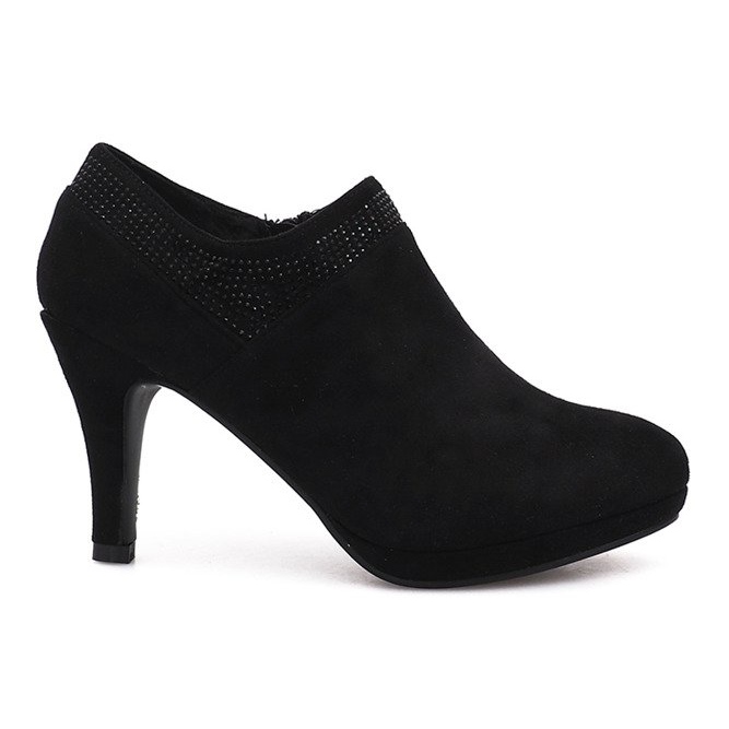 Cizmele negre ale lui Marie negru