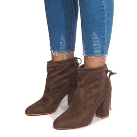 Ghete din piele de căprioară pe un post 88-45 kaki multicolor verde