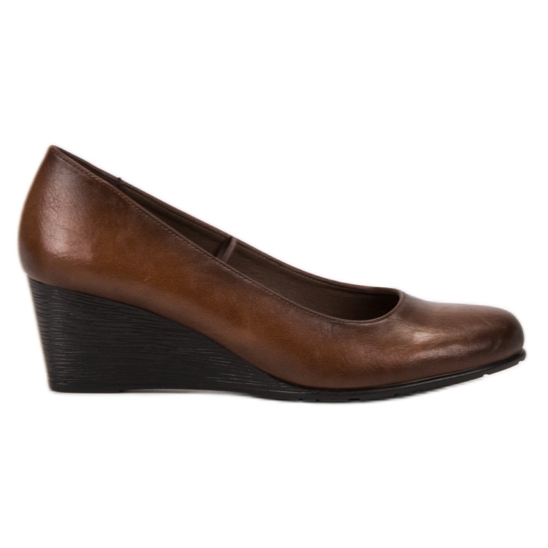 Vinceza Pompe maro pe o pană