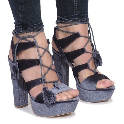 Sandale gri pe un post din velur One Love