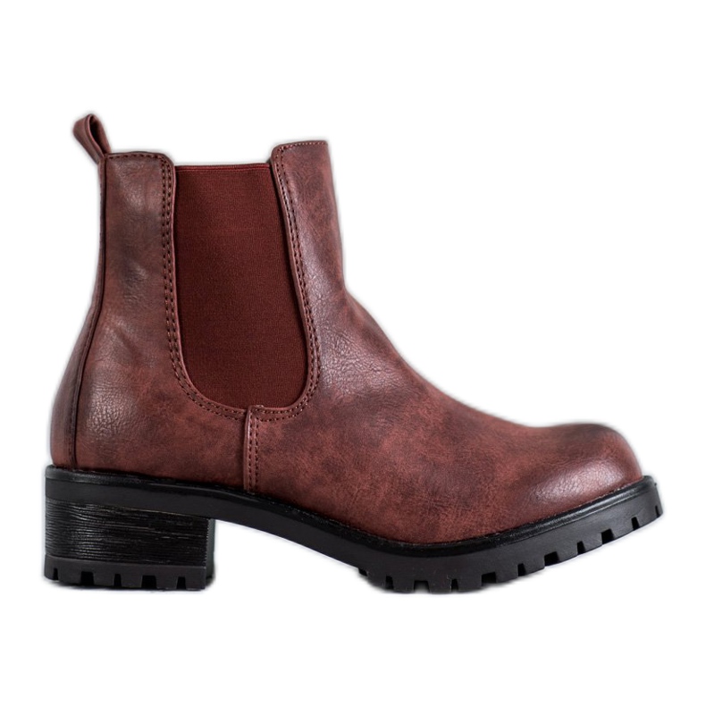 Jennika Ghete pe platformă roșu Jennika Ghete pe platformă roșu