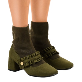 Pompe din velur verde pe stâlpul JM8118Y