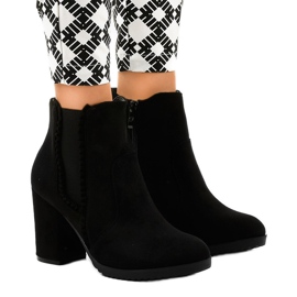 Botine negre din piele de căprioară pe stâlpul A-762 negru Botine negre din piele de căprioară pe stâlpul A-762 negru