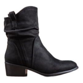 Super Mode Cowgirls calde la post negru Super Mode Cowgirls calde la post negru