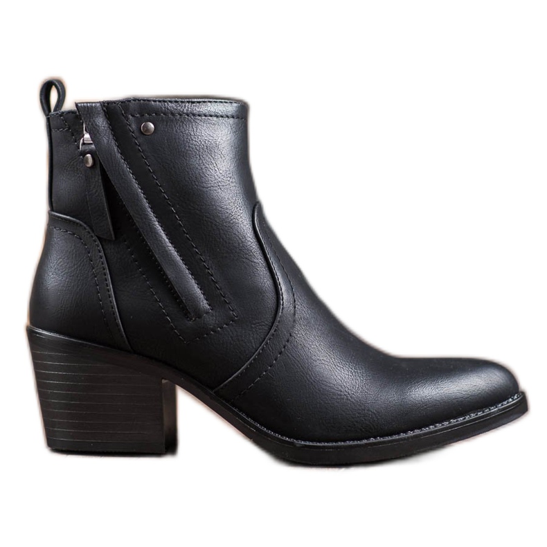 J. Star Cizme confortabile pe un post negru J. Star Cizme confortabile pe un post negru