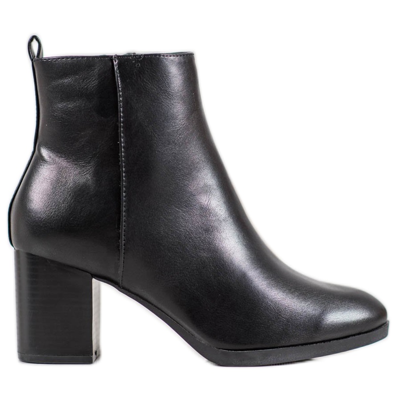 Weide Cizme confortabile pe un post negru